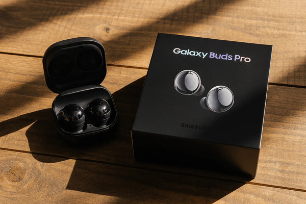 Wireless Galaxy Buds deliver clear audio and comfortable daily fit.